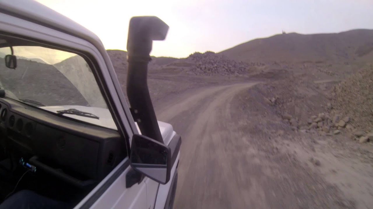 Suzuki Samurai 97 - tierra, arena y piedras.
