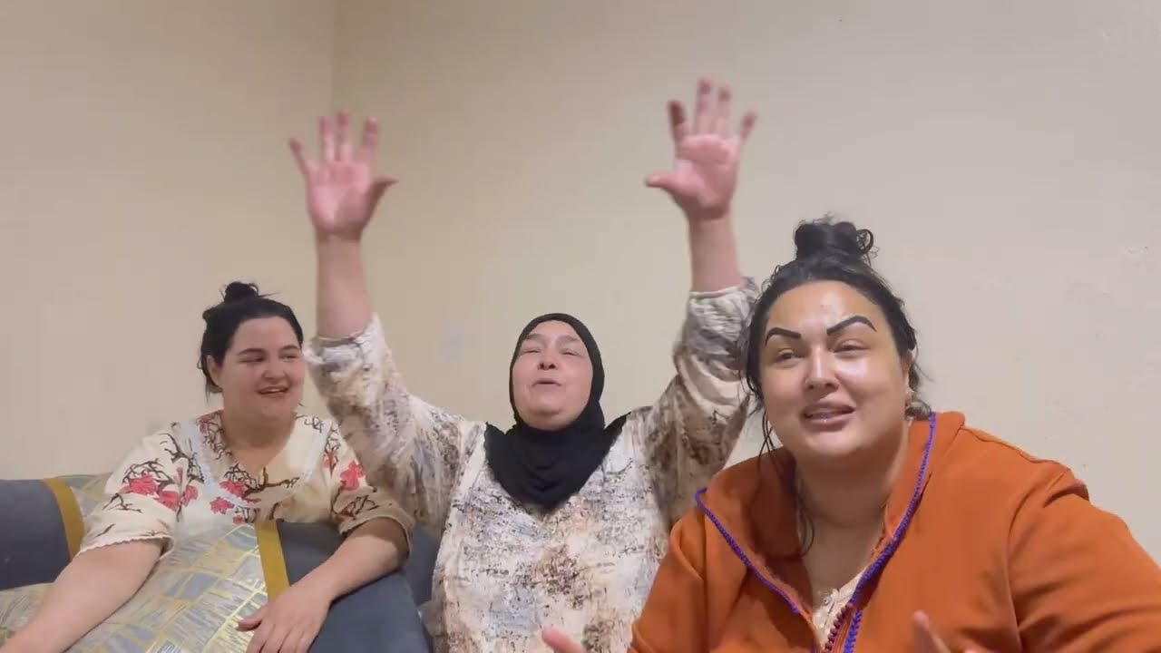 ناضت المضاربة انا وسامية 😡 ومي تتفك فينا 😡