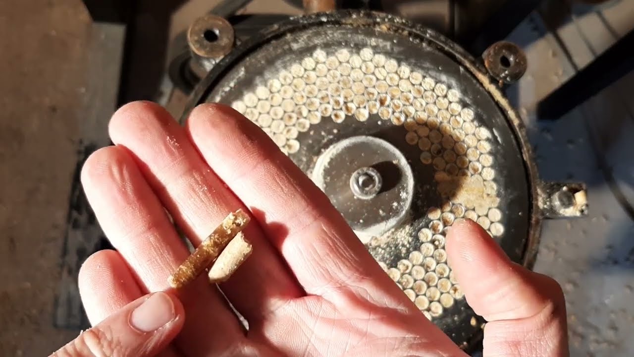 Pelletpresse - Matrize verstopft: Was tun? #pelletmill #pelletpresse #pelletproduktion