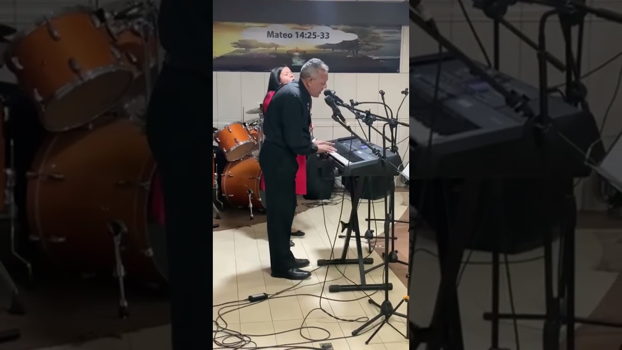 Serenata para las madres ❤️🎤 junto a mi padre, un honor poder cantar a tu lado Victor Pinto.