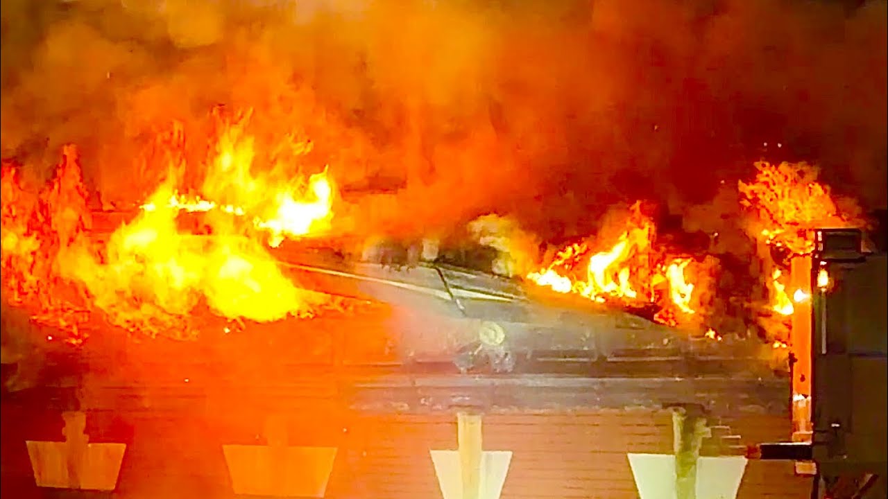 *{MASSIVE INFERNO}~{FDNY BOX 3190}~{FDNY BATTLING 5TH ALARM FIRE ON EAST 184TH STREET, THE BRONX}*