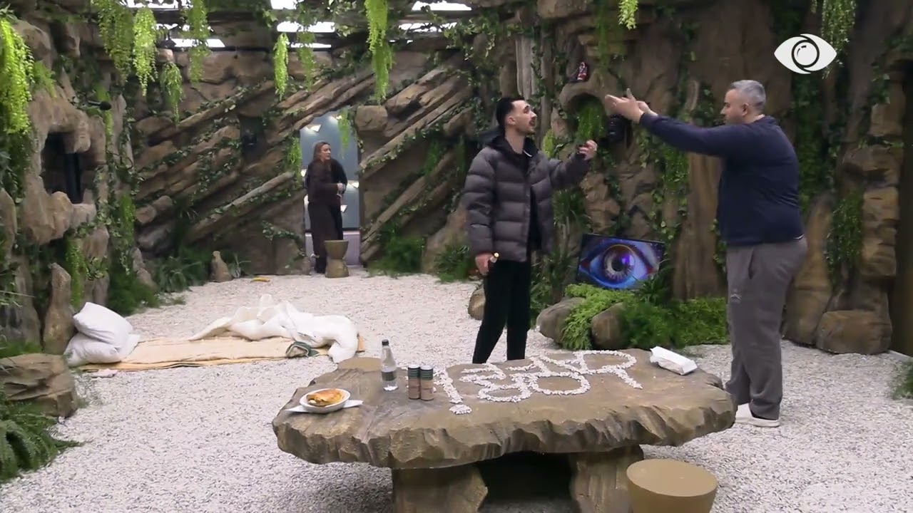 “Ti do bësh një tjetër anë tënden, të shtirur”/ Vijon debati Kristi-Rogert