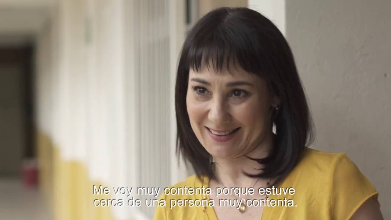 Mónica Garza entrevista a una persona con esquizofrenia