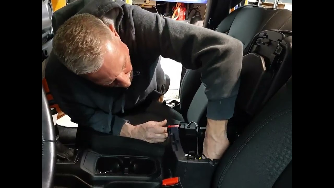How to install the Gladiator storage system - Cargodog