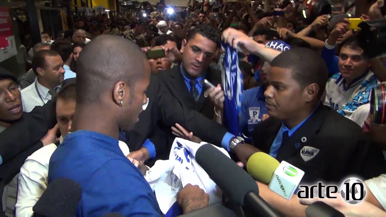 A festa na chegada de Dedé no Aeroporto em BH - Cruzeiro - Máfia Azul