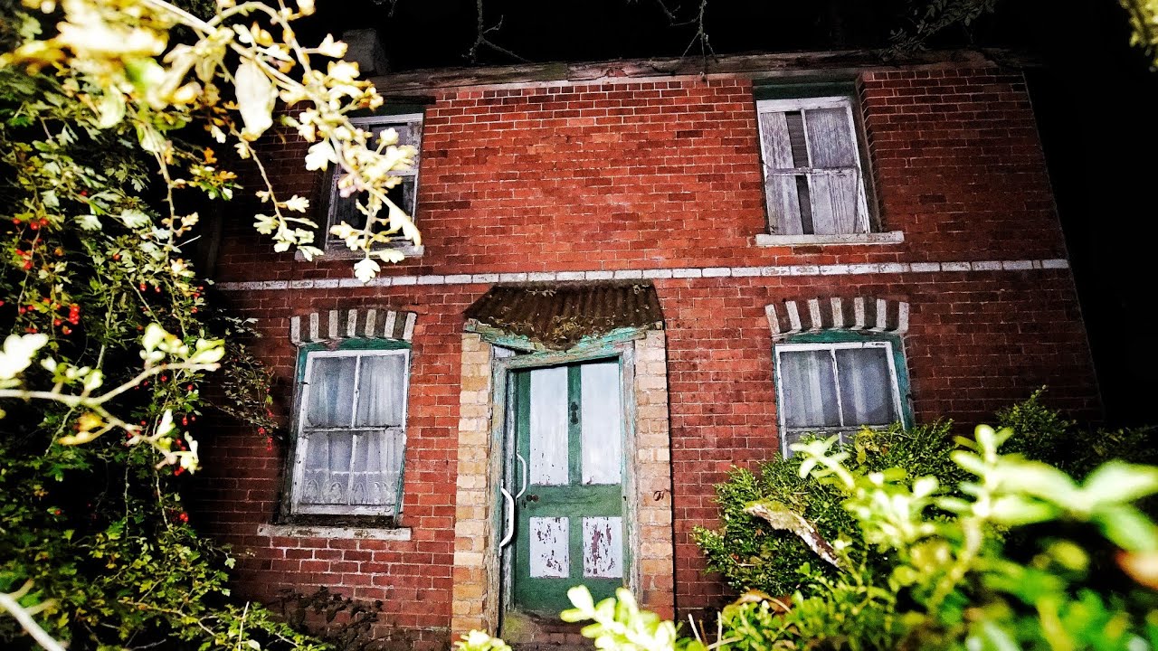 CREEPY Abandoned House In The WOODS