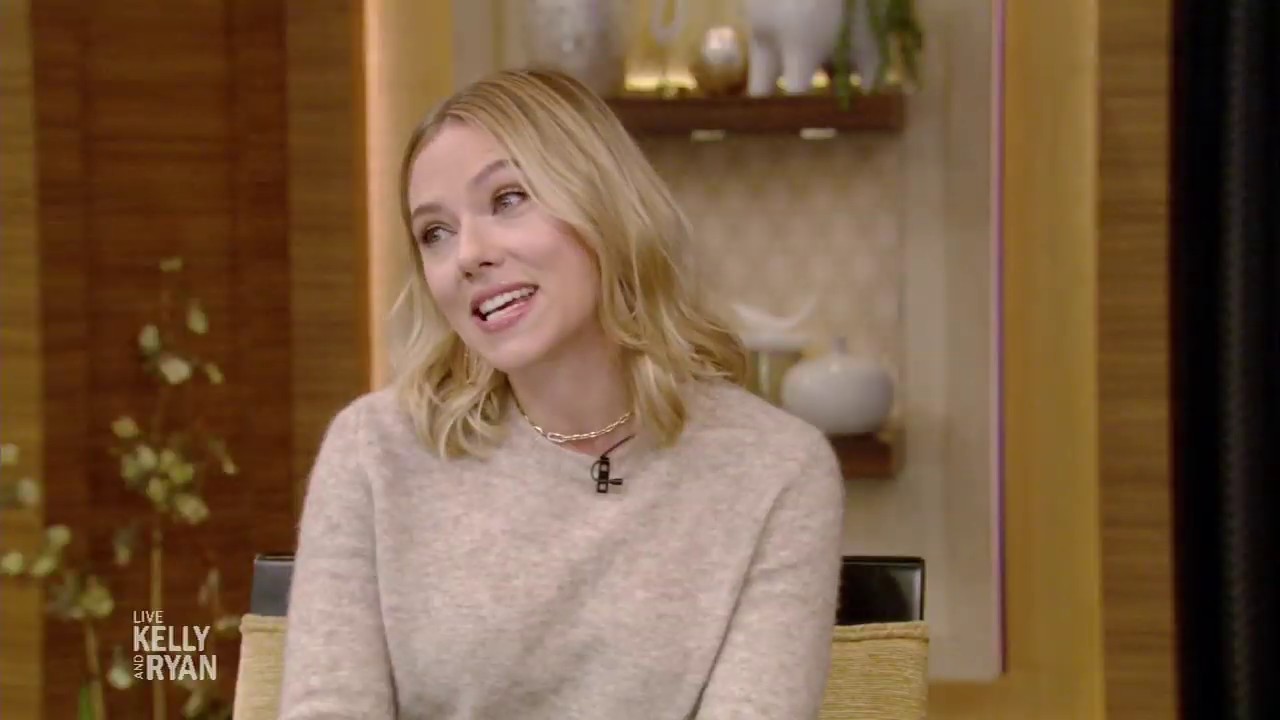 Scarlett Johansson Says Colin Jost's Thanksgiving Apple Pie Was 