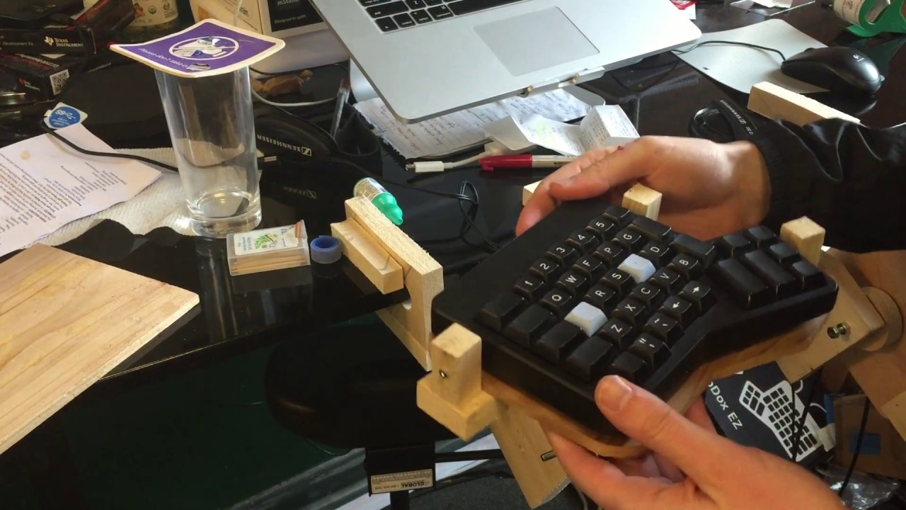 Advanced Ergonomic Typing with the Ergodox EZ