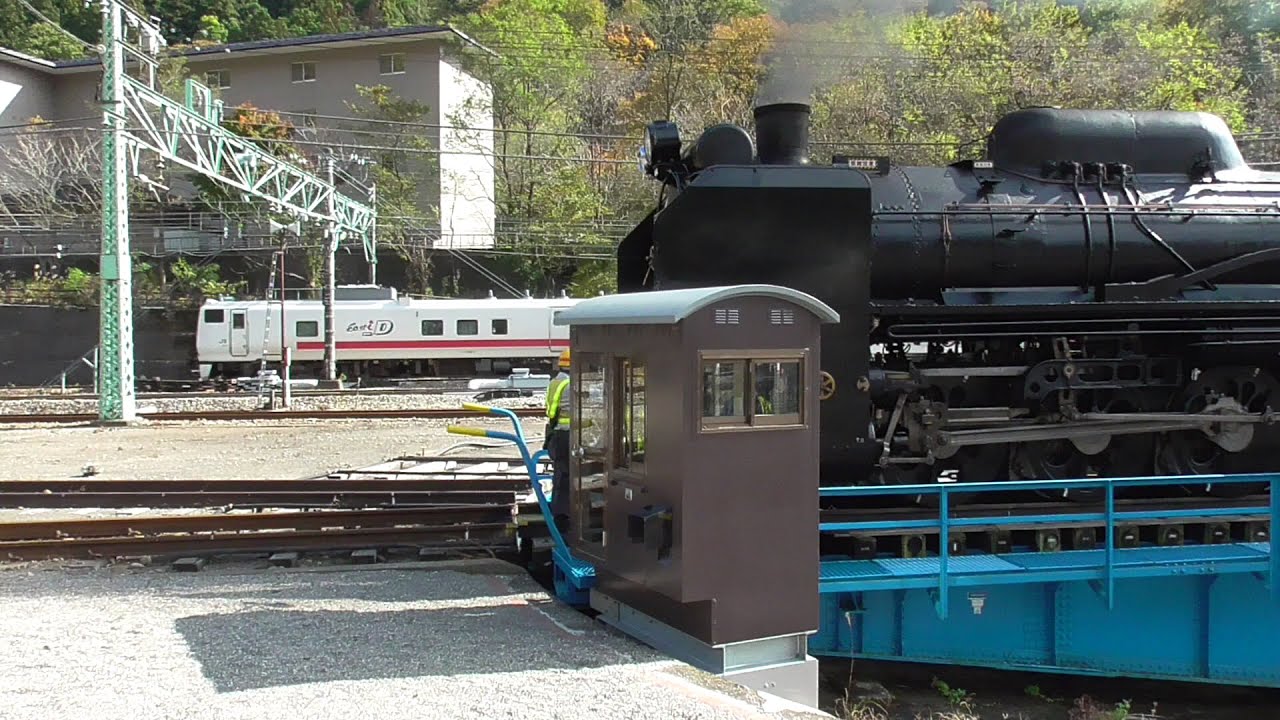 2020年11月3日　蒸気機関車D51 498　JR上越線 水上駅の転車台による方向転換　East i-D(キヤE193)との接近遭遇！  快速｢SLぐんま みなかみ｣ D51 498＋旧型客車6両