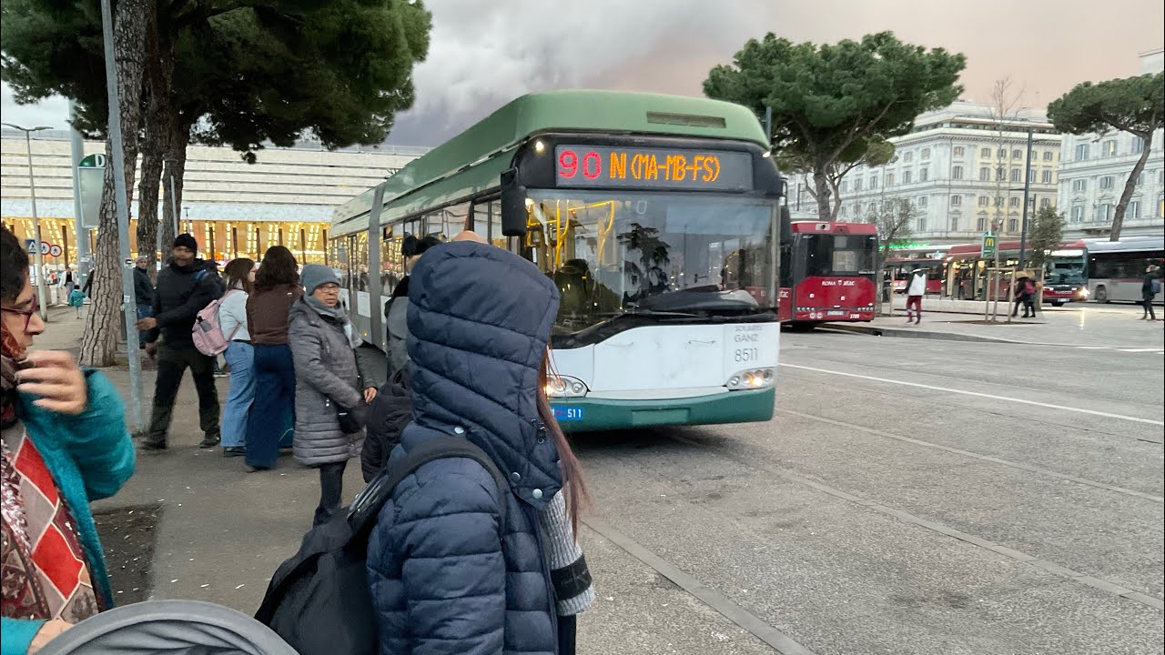 Solaris Ganz Trollino 18 livrea verde linea 90 express in arrivo a Termini #bus 