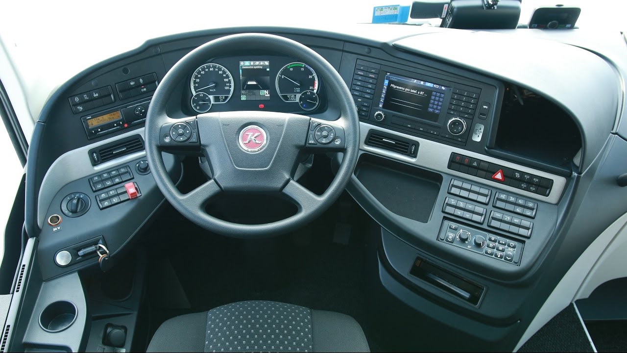 Místo řidiče - stručný přehled palubní desky  Setra 517HD