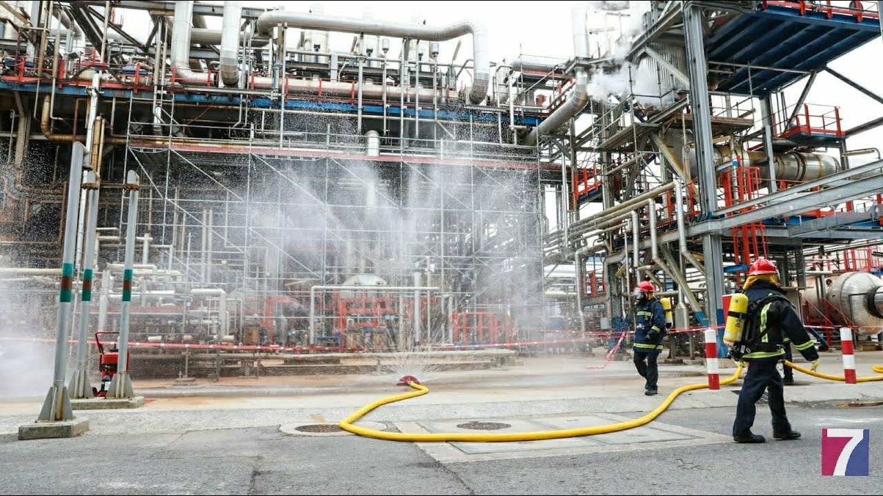 Petronor activa un simulacro interno de emergencia por hipotética nube tóxica.