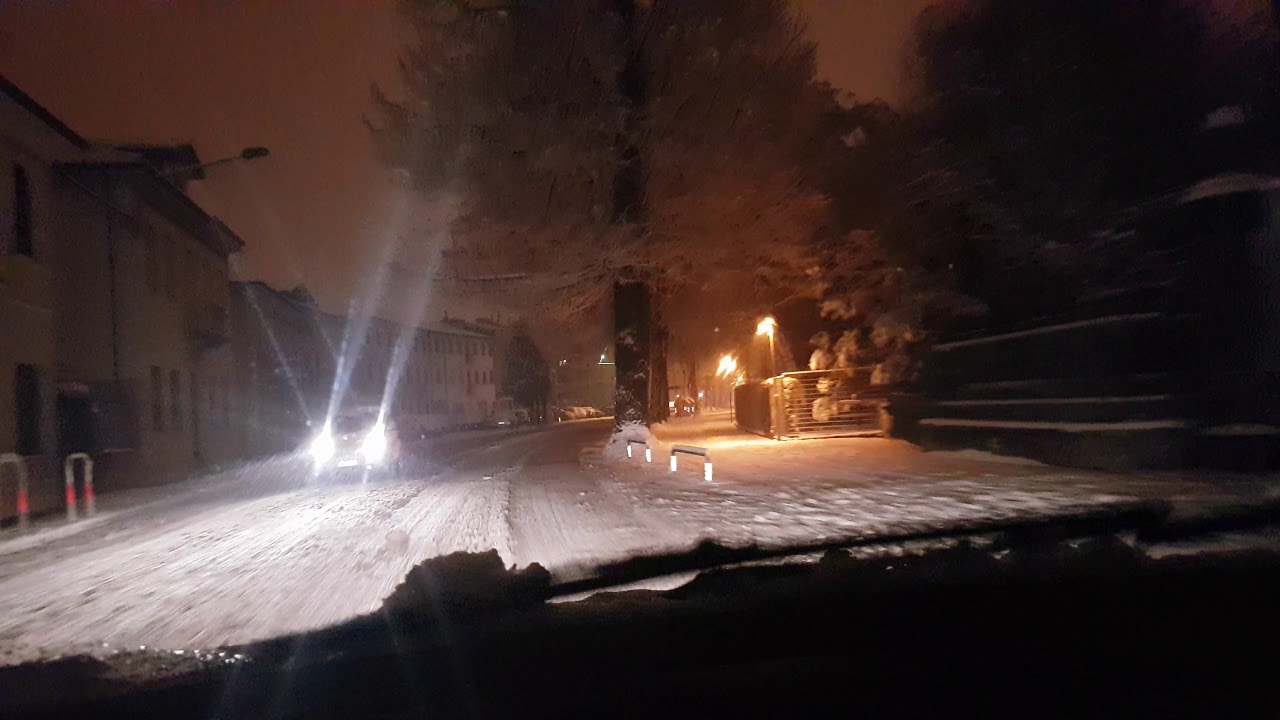 Due ore di neve....... Vicenza al buio....assurdo.