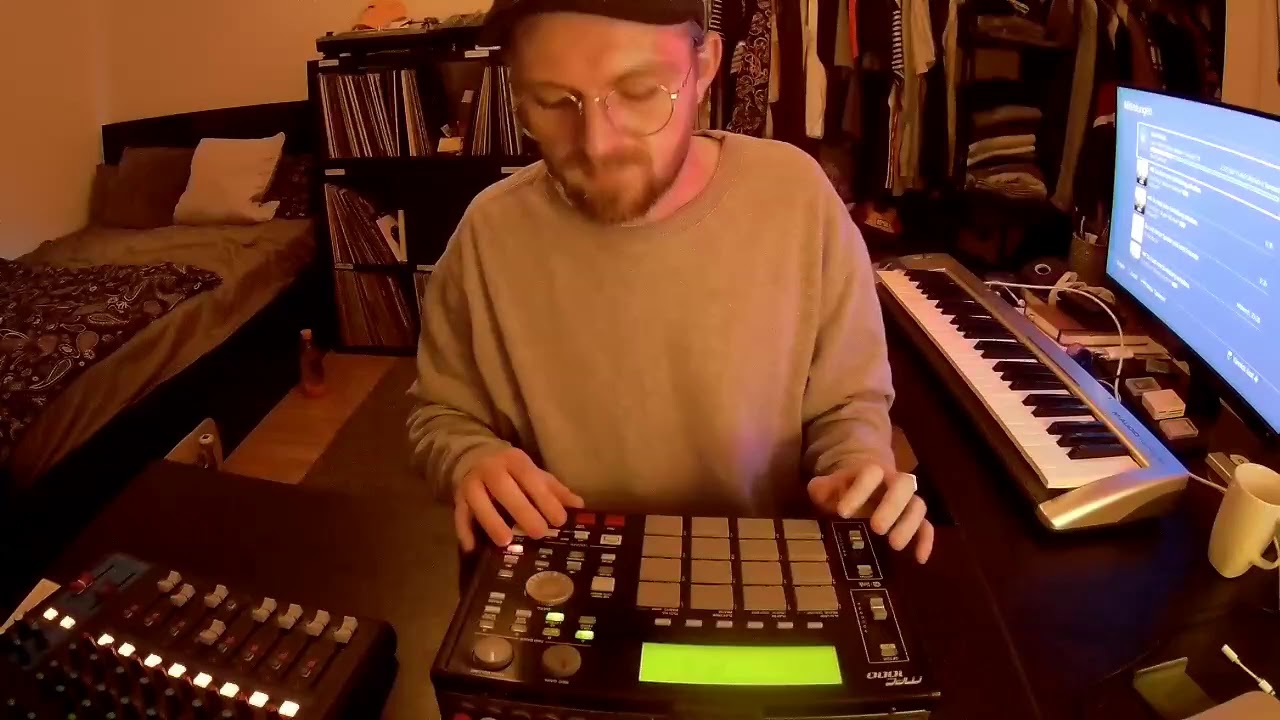 AKAI MPC 1000 BEAT MAKING