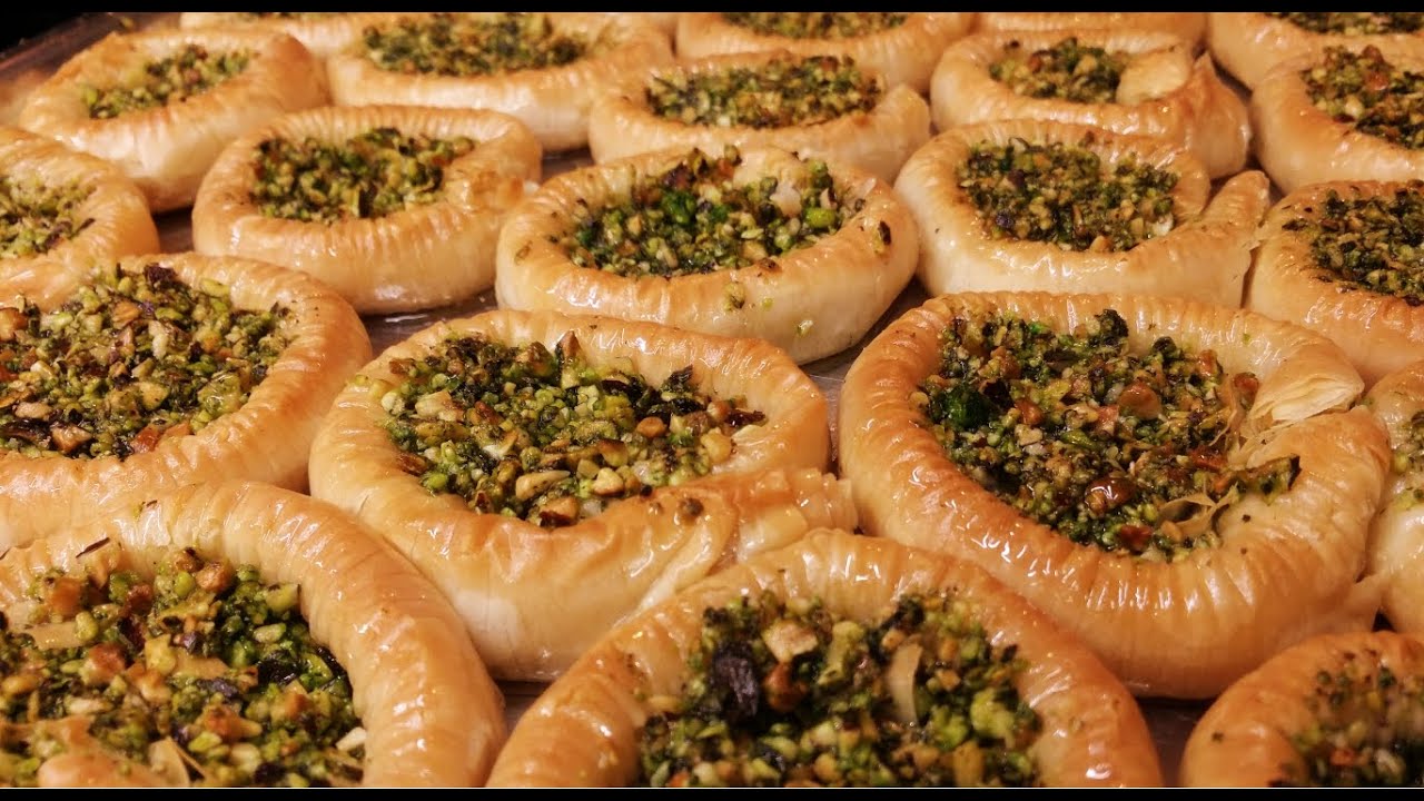 بقلاوة اساورالست 😋 بالفستق الحلبي  👈..باسهل الطرق ..حلى رمضاني خرافي الطعم
