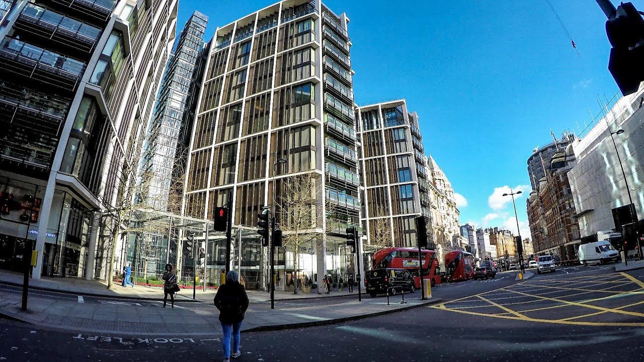 London Knightsbridge. Morning Walk Around