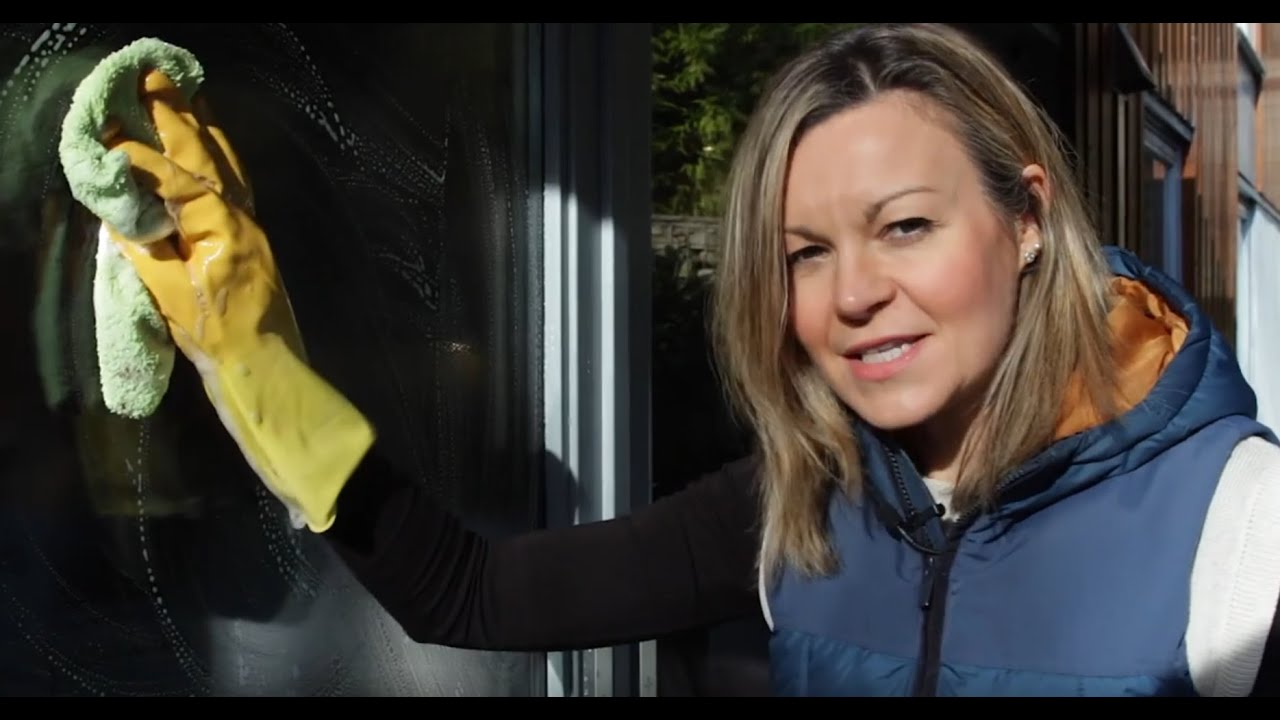 How to get streak-free glass with a window vacuum
