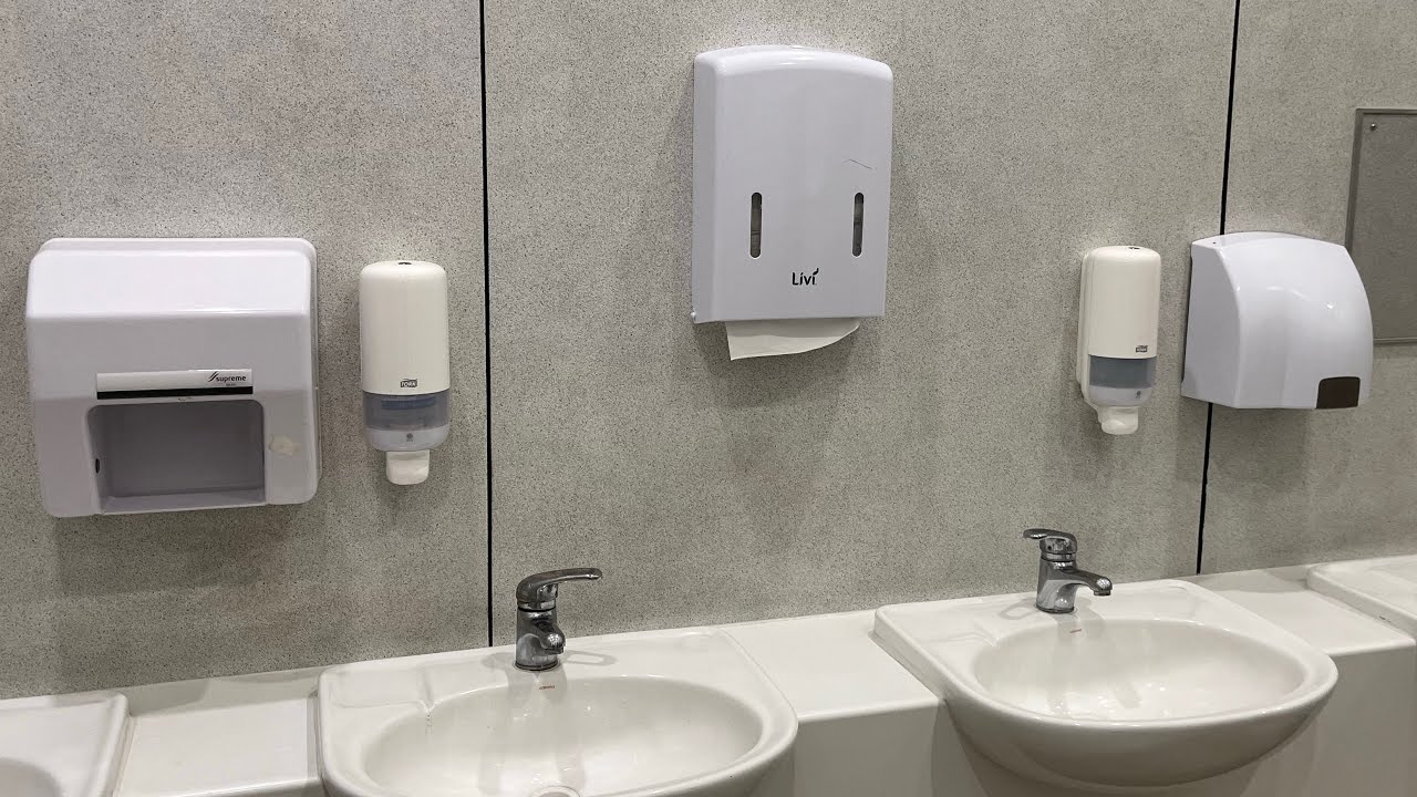 Broken Ardrich A256P & Working Supreme BA101 Hand Dryers at Massey University, Wellington