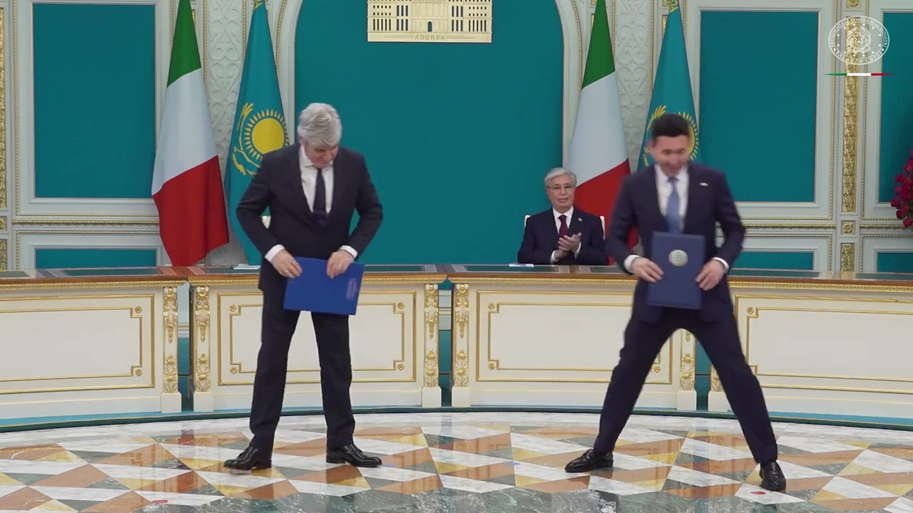 Incontro Meloni - Toqaev, la cerimonia di firma degli accordi.