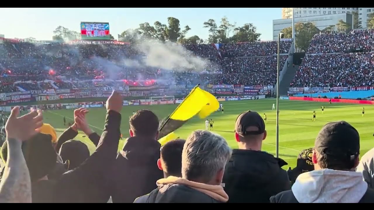ASÍ SE ESCUCHA LA BANDA DEL PARQUE desde la hinchada de peñarol CLASICO final del interedio 2025