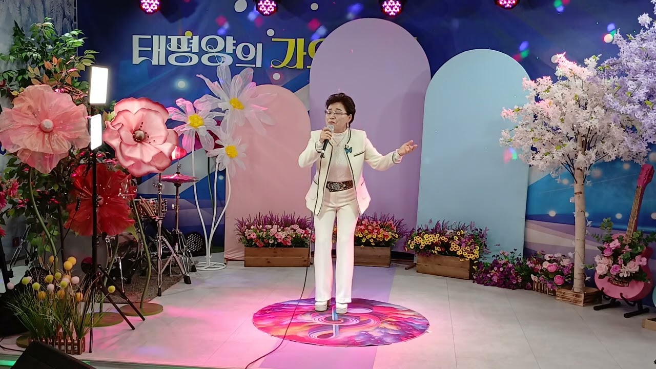 웃으며삽시다/가수권현자/원곡자문연주/태평양엔터테이먼트고연