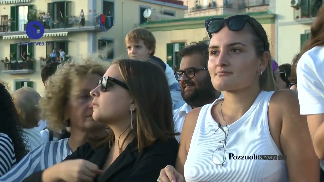Pozzuoli, lo spettacolo delle Frecce Tricolori