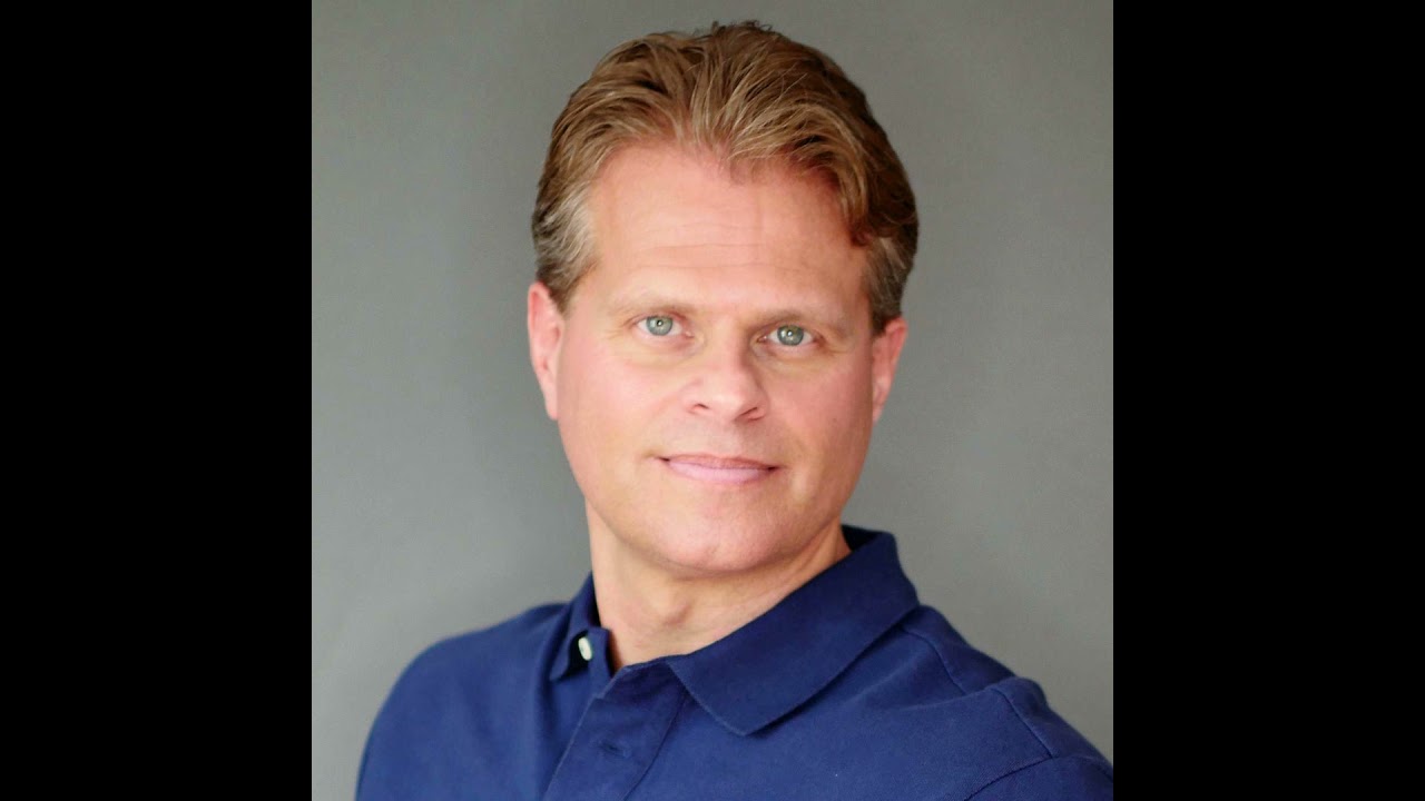 Why do women's health and nutrition differ from men's? Dr. John Lewis joins me to discuss