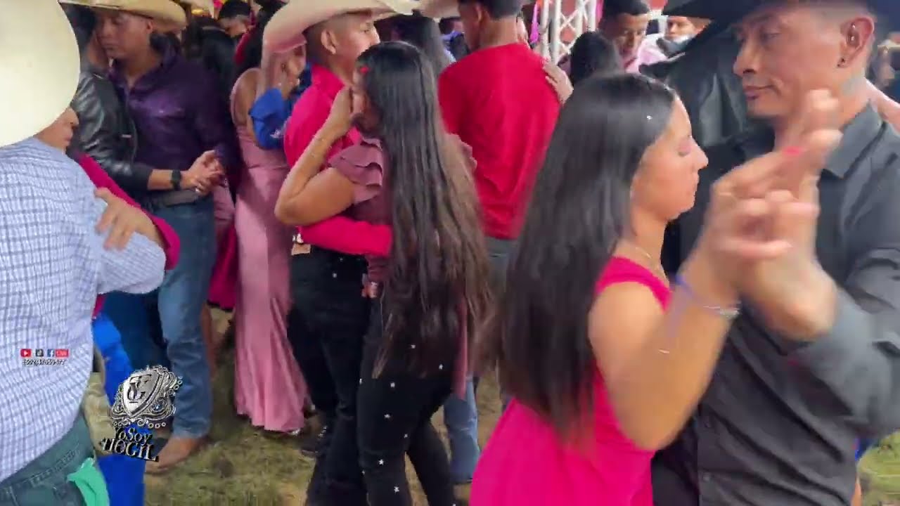 Sigue la fiesta y miren que movimiento de estos chicos no se cansan Chiquimula Guatemala 🇬🇹