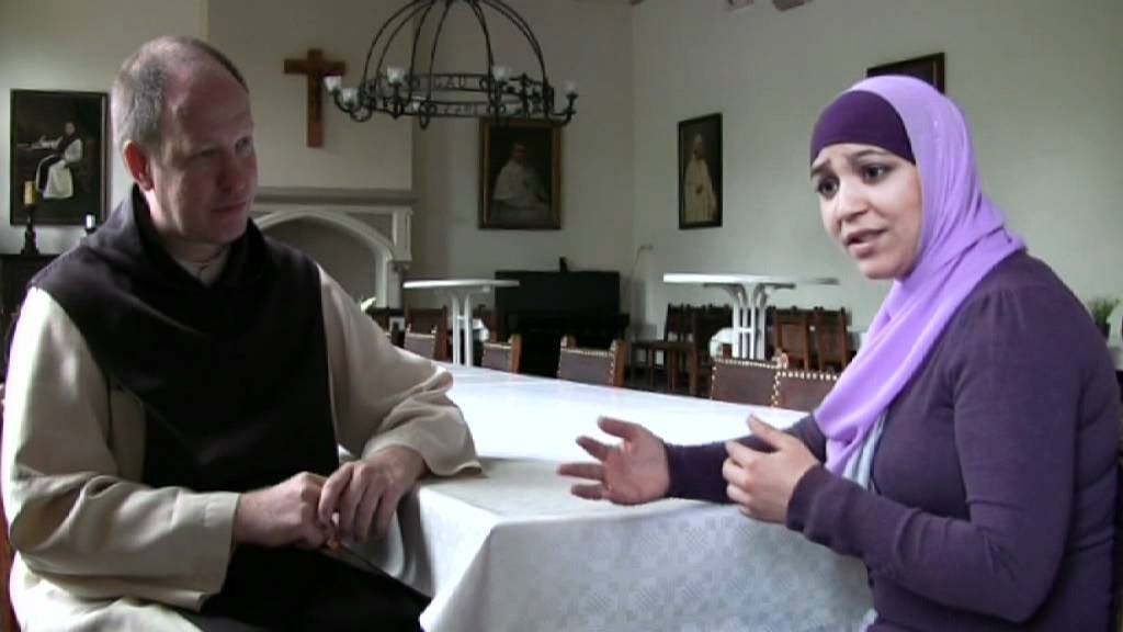Generation Y | Leegte | Moslima krijgt rondleiding in klooster