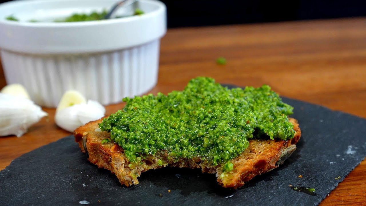 Hausgemachtes Grünkohl-Pesto - Die Super Alternative zum klassischen Basilikum-Pesto