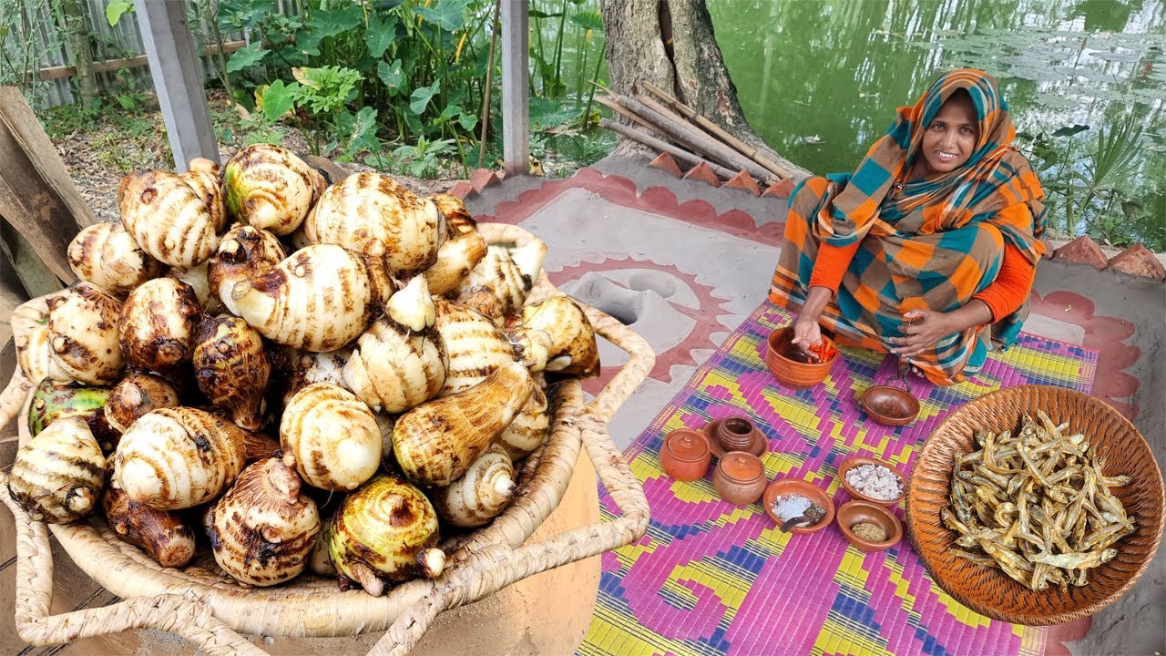 VILLAGE FOOD Dhaba Style Taro Root Recipes Dry Fish Arbi Recipe Kochur Mukhi Diye Shutki Mach Ranna