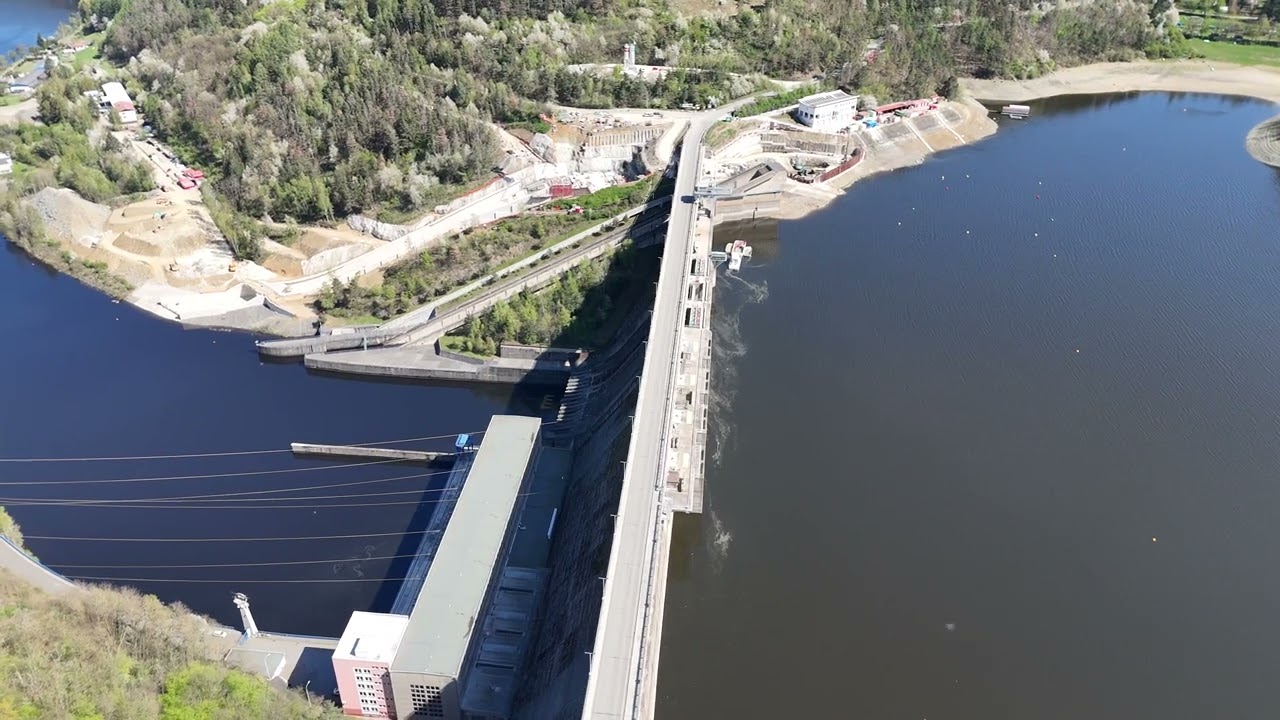 ČESKO S VÝŠKY ORLÍK PŘEHRADA OKOLÍ   DJI AIR 3  4K