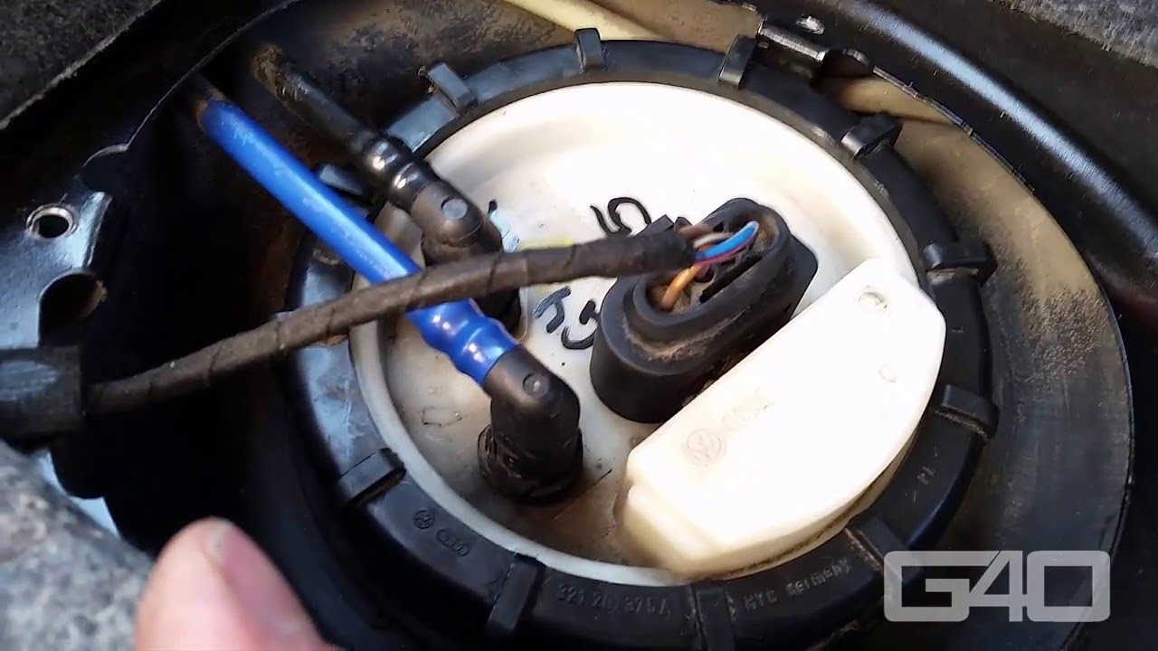 🇬🇧 🇺🇸 Замена топливного насоса на VW Golf Mk4 / Jetta