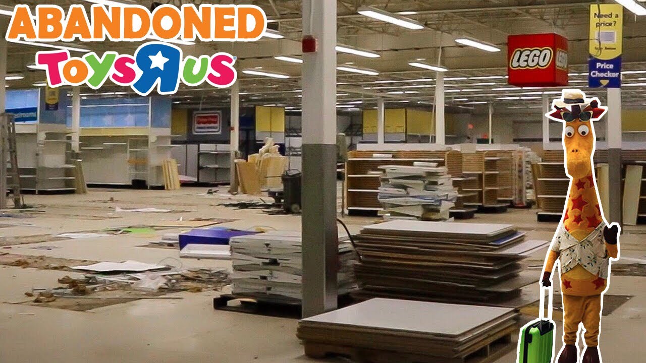 ABANDONED Toys R Us - One Year After Closing Forever ( WE GOT INSIDE )