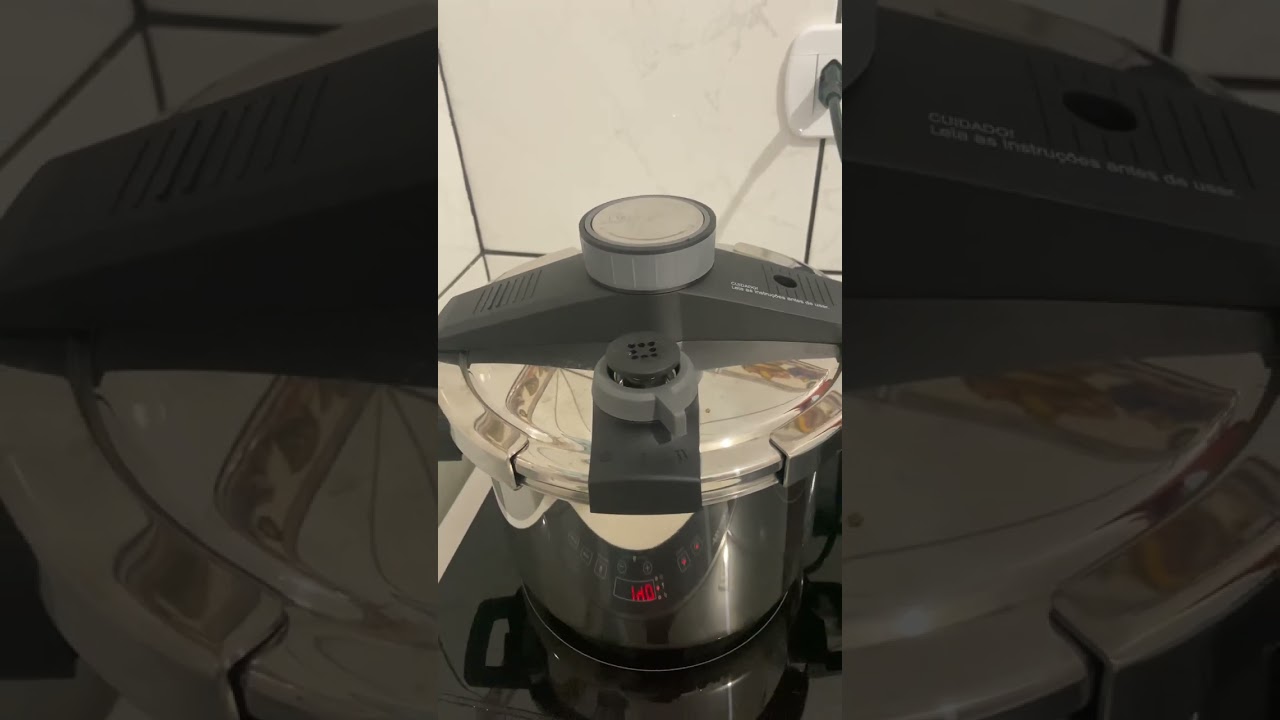 Cozinhado costela bovina sem água na panela de pressão presto da Tramontina.