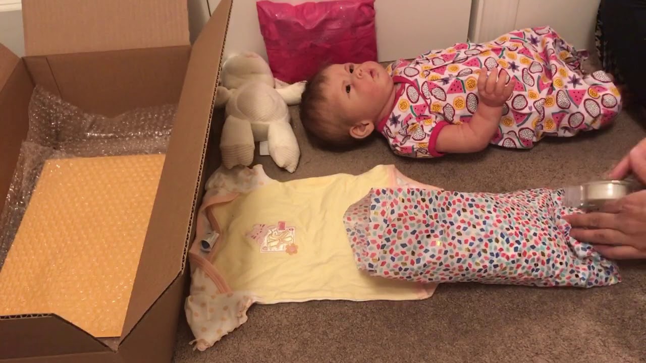 How to Acquire a Silicone Baby? Chat During Naomi's Box Packing
