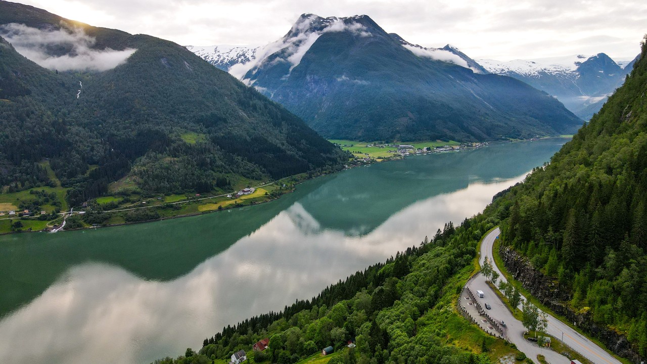 Dronebeelden van Fj&aelig;rlandsfjorden &ndash; Slapen in onze camper met het mooiste fjorduitzicht ooit!