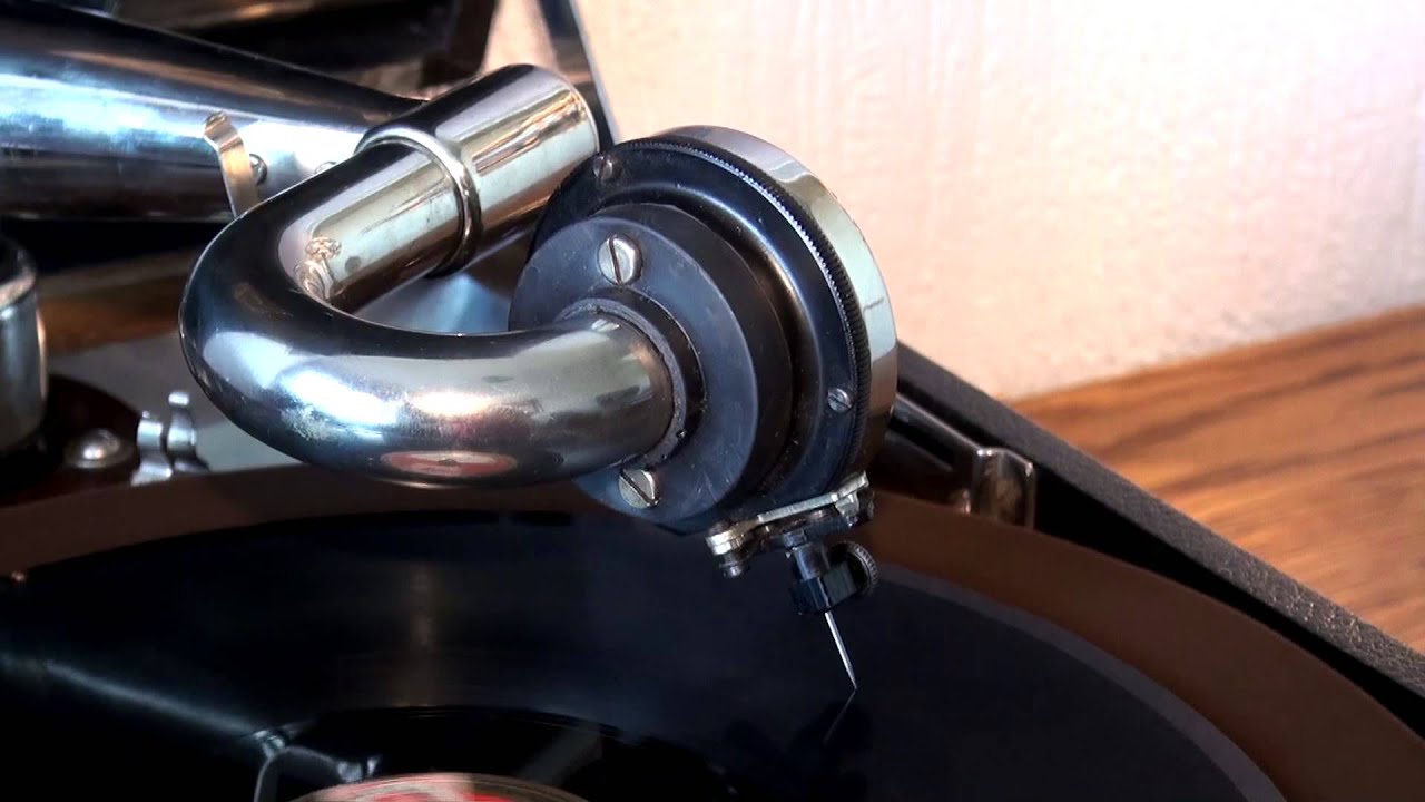 HMV Model 100 Gramophone