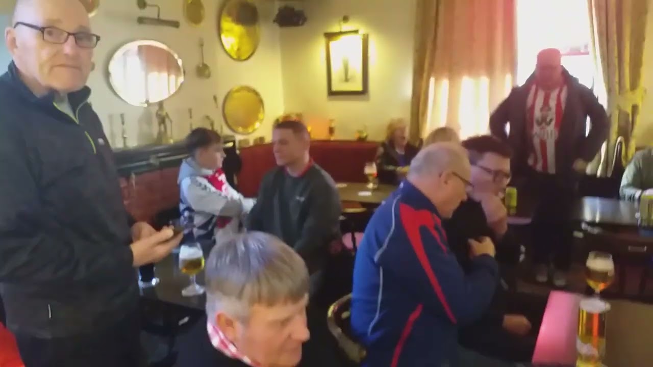 Sunderland Fans drinking my local pub dry ⚽️⚽️🍺🍺#football#premierleague