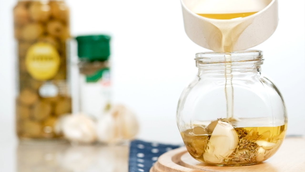 How to Make Garlic Oil