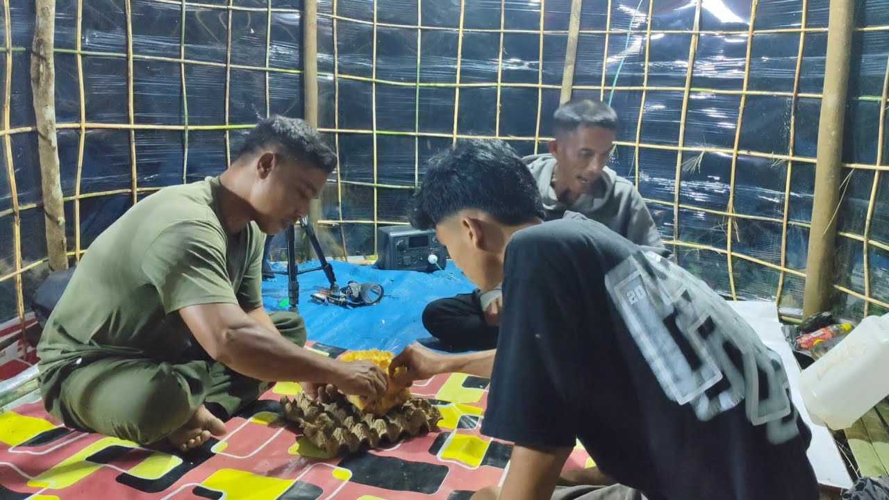 CAMPING SELAMAT HARI JADI - Membangun rumah plastik belihu di hutan