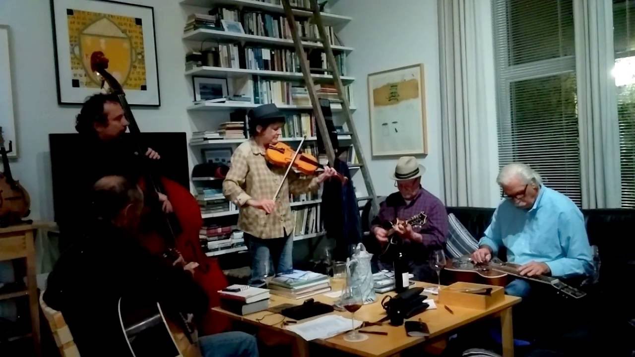 Caravan (by Redwing Bluegrass Band)