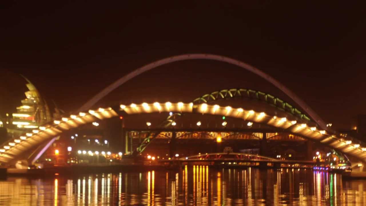 Gateshead Millennium Bridge timelapse tilt 2013-03-02