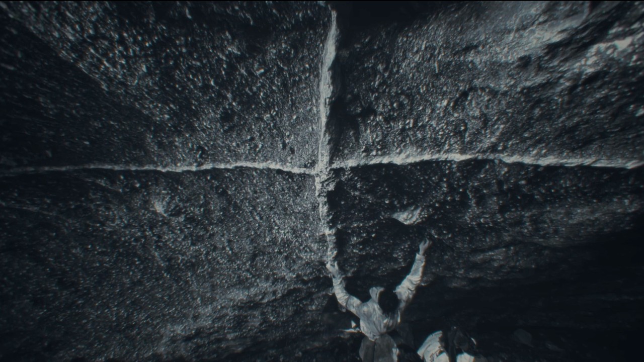 Sebastiano Pagani with Frank - Croce Bianca (7C+/ V10) Val Masino
