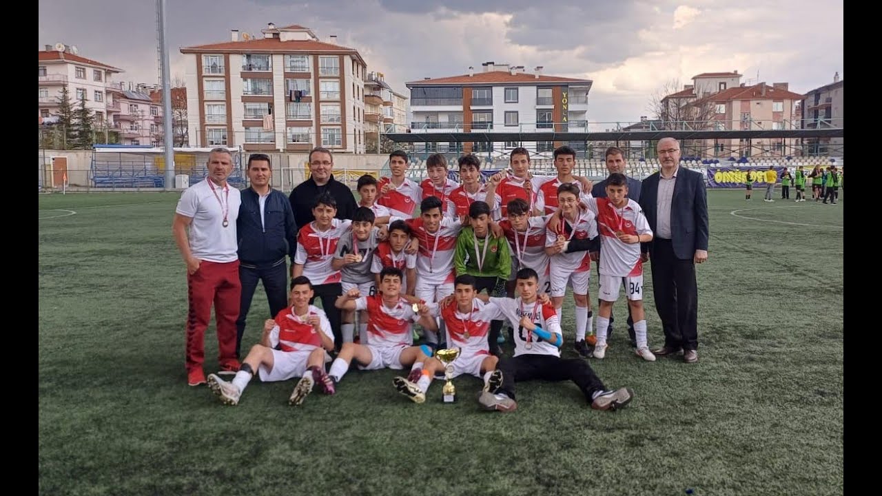 2024-2025 EĞİTİM -ÖĞRETİM YILI OKULLARARASI FUTBOL TURNUVASI ŞAMPİYONU MUAMMER KANDEMİR İHO.