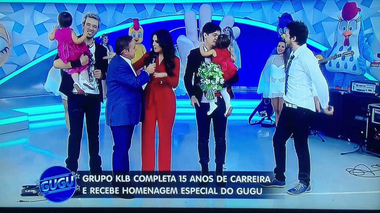 Natália Guimarães com Maya e Kiara fazendo surpresa para o KLB no programa do Gugu.