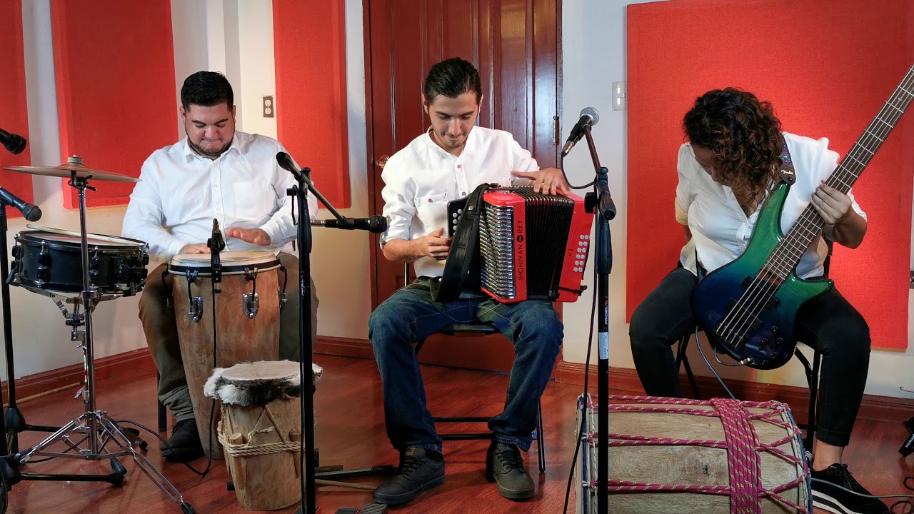 Reina de Cumbias - Jhonivan Saenz cumbia con LOOP STATION Cover