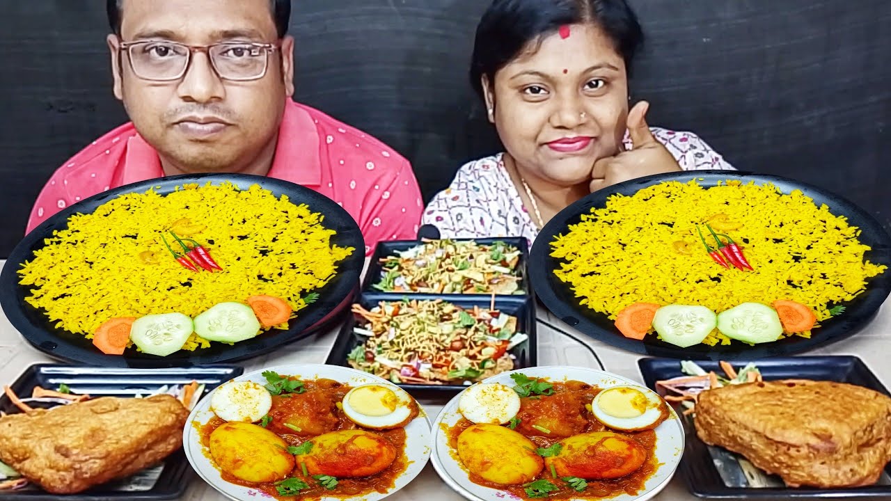 BASONTI PULAO EGG CURRY SANDWICH PAKORA PAPRI CHAT EATING CHALLENGE // food family blogs 