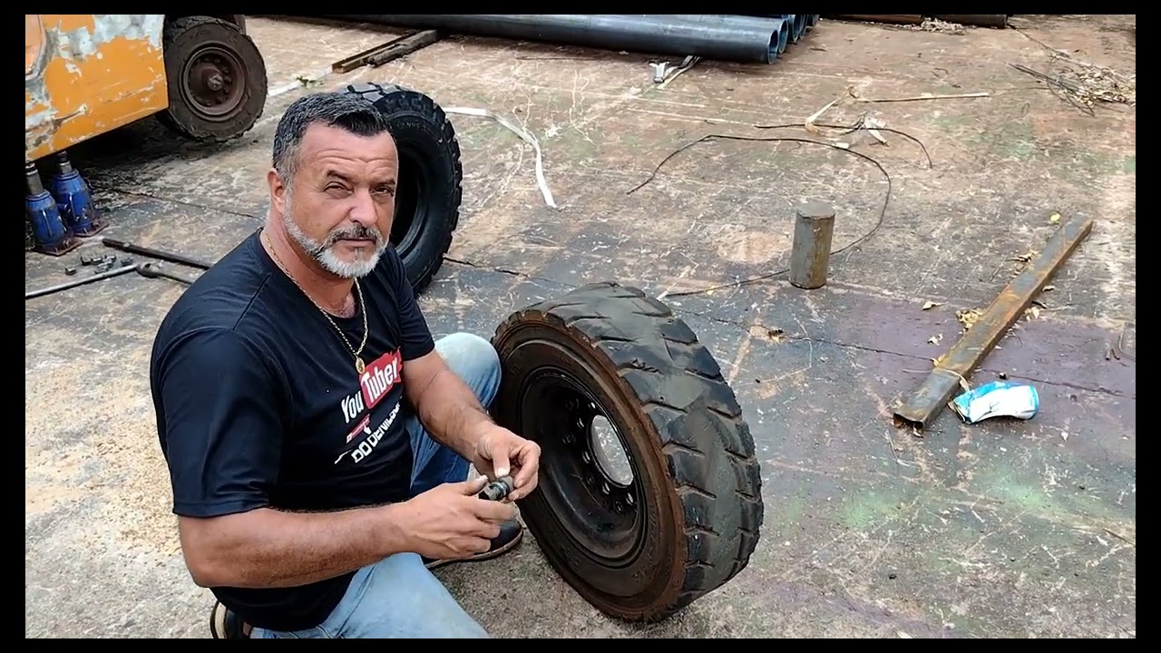 MOSTRANDO UM PASSO A PASSO DE COMO TROCAR UM PNEU DE EMPILHADEIRA