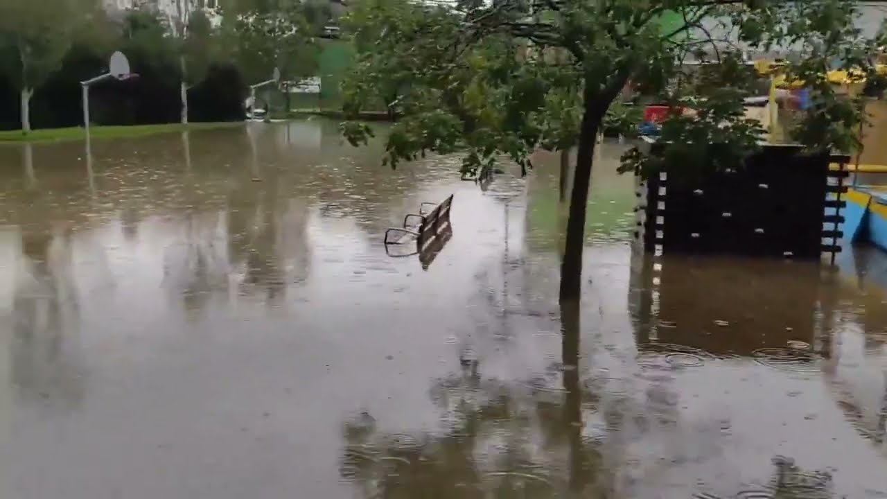 😱🚨Spain, Barcelona: Severe flooding in Cerdanyola & Sant Cugat del Vall&egrave;s this morning !